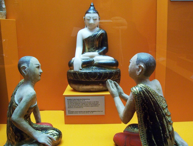 Hiếu của người -
Hiếu theo Phật